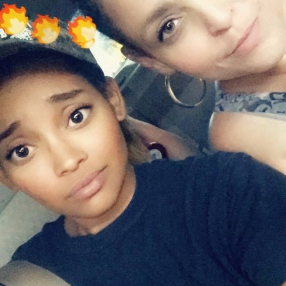 Meet your Posher, Yolanda - Picture 1 of 1